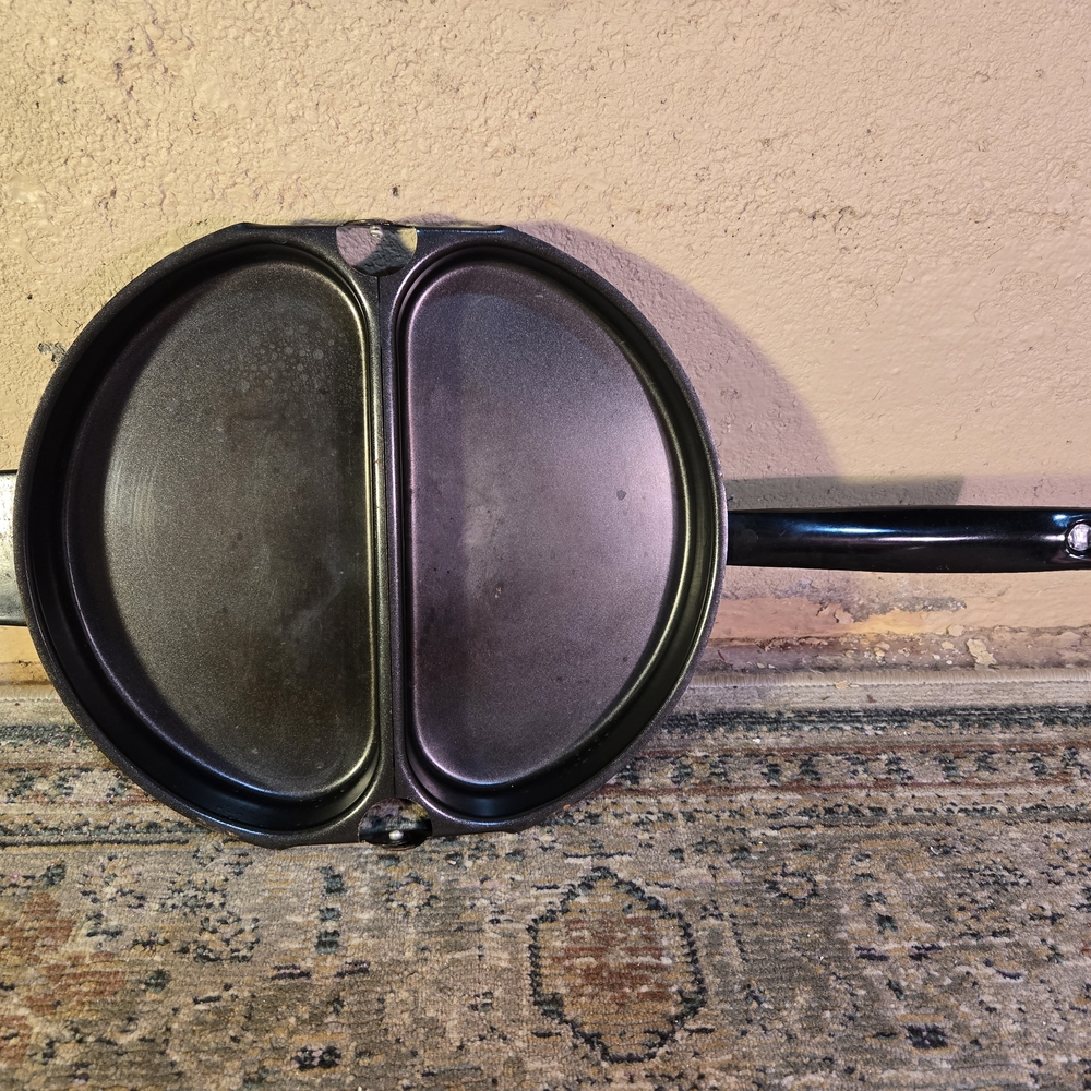 Fox Run 4499 Non-Stick Folding Omelet Pan - Black